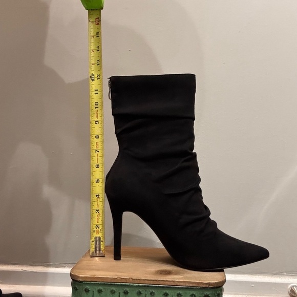 Elegant Black Women's Boots - Picture 8 of 10